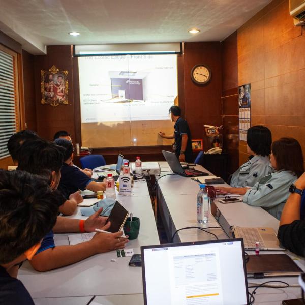 SY engineers conducting technical training on the INFICON E3000 for the Vietnam team in the meeting room
