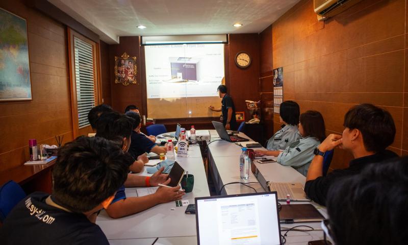 SY engineers conducting technical training on the INFICON E3000 for the Vietnam team in the meeting room